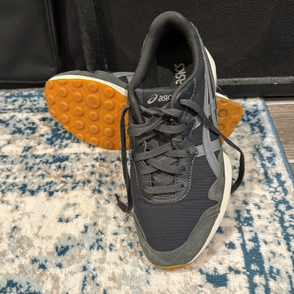 ASICS Jogger x81 Like New- Worn once. - Picture 5 of 5